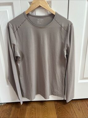 Arc'teryx Women’s Medium Taupe tan top